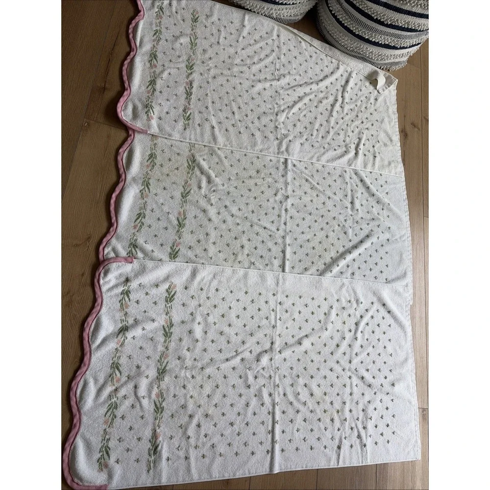 Vintage Burlington Bath Towel Set Of 3 Floral White Scallop MCM Made In USA Read